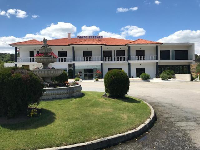 Restaurante Residencial Pizzaria S. Estevao Aguiar da Beira Eksteriør bilde